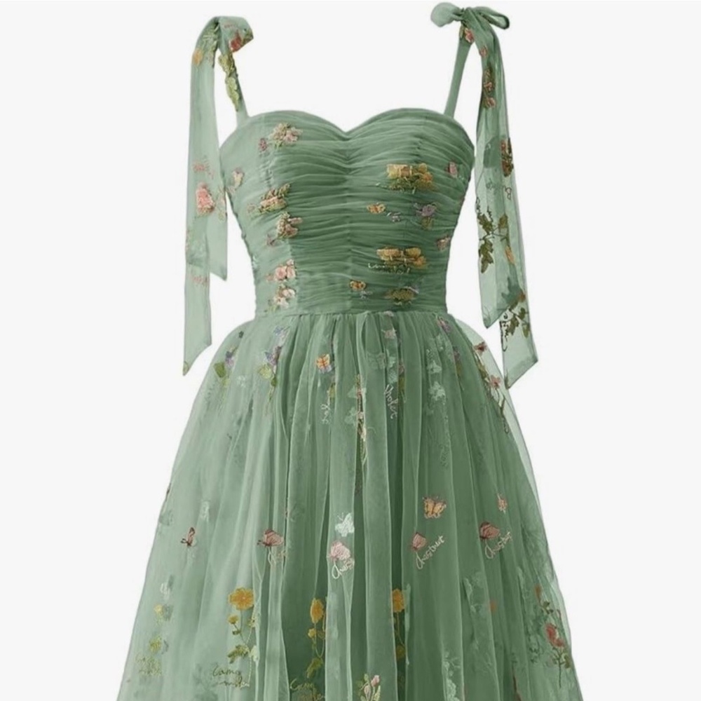 EUC Woman Short, Formal Dress w/Tulle